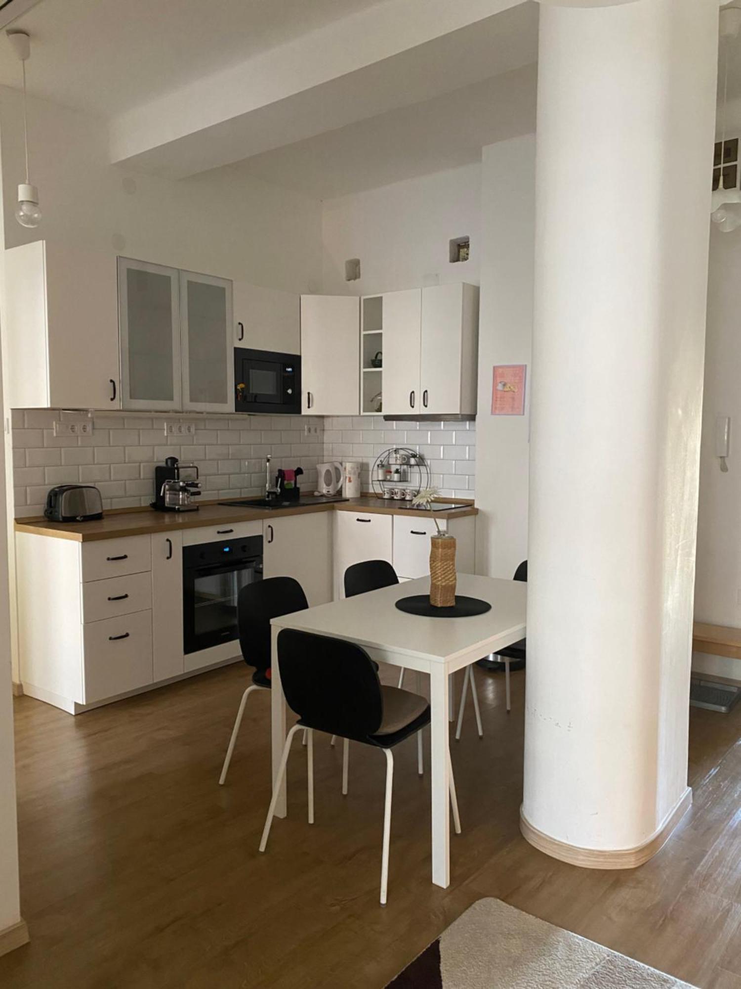 Larix Apartman Budapeste Exterior foto